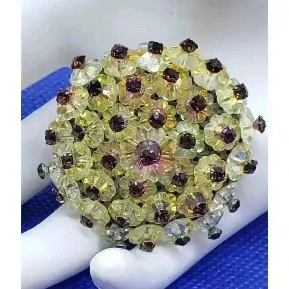 Vintage Brooch Marguerite Rivoli Crystal Flower With Rhinestone Head Pins